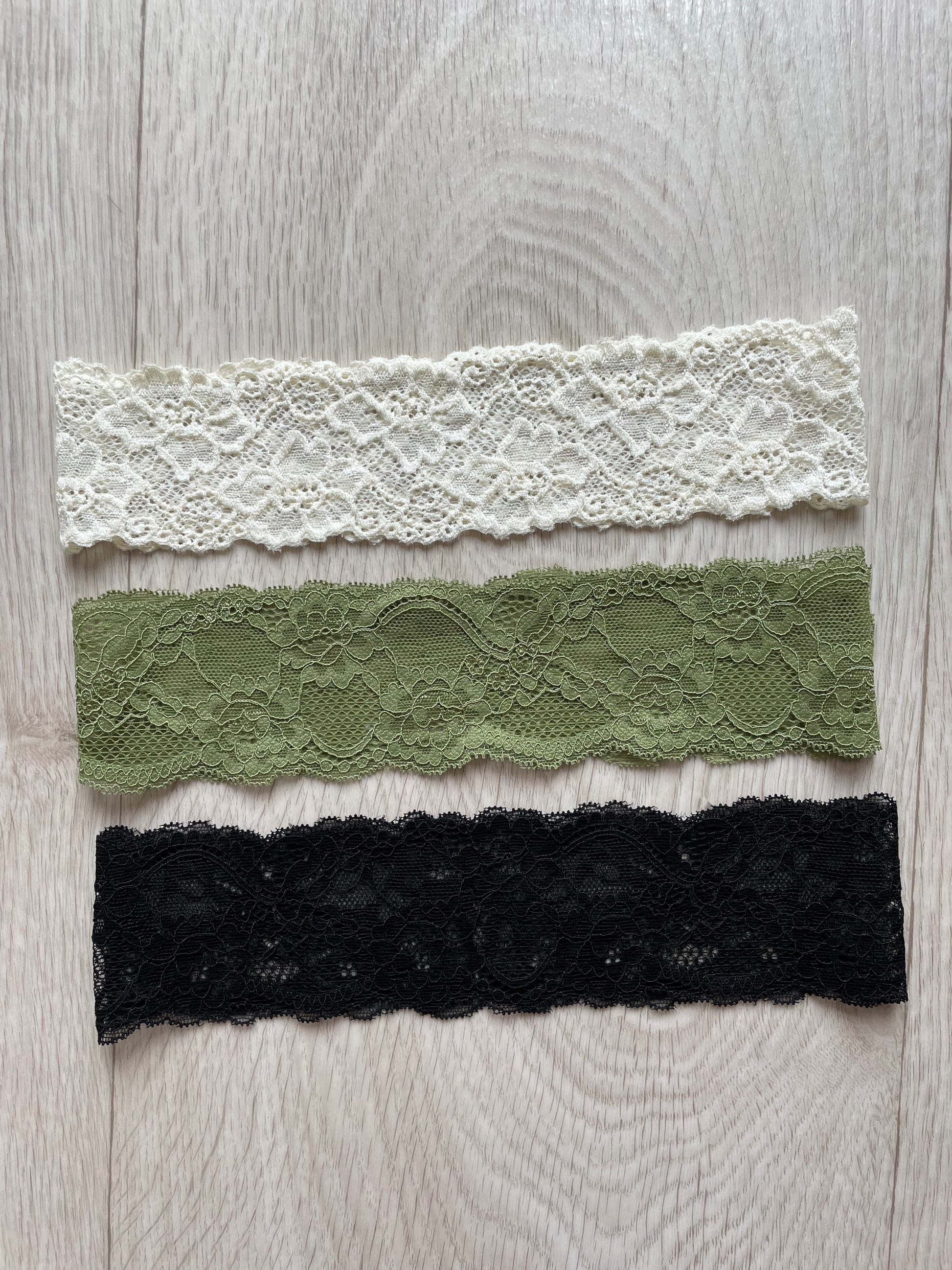 Trio de bandeaux en dentelle