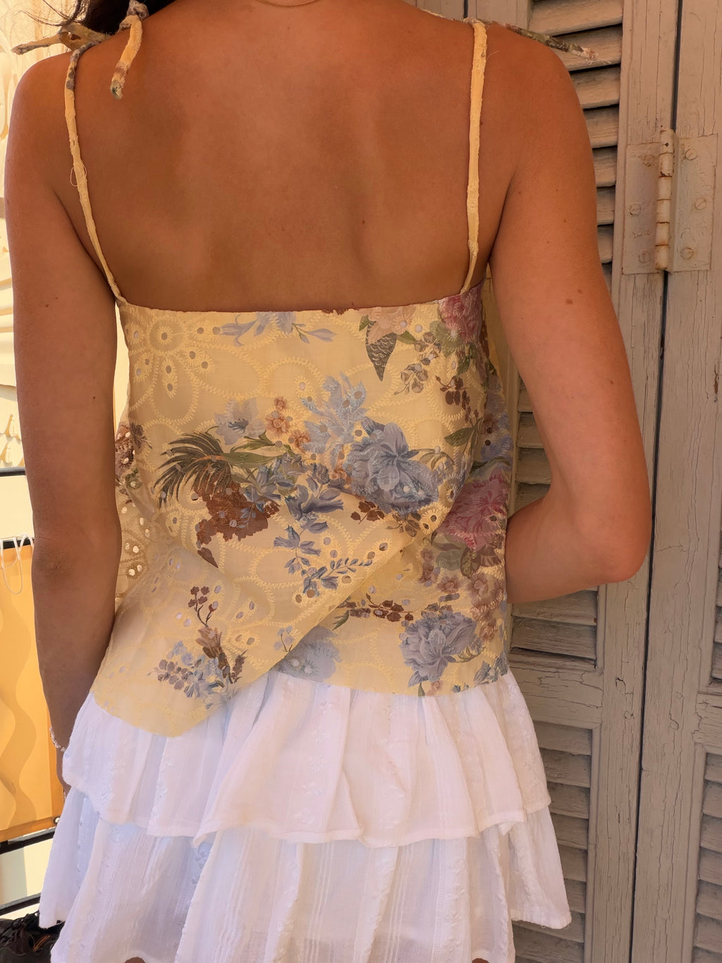 Top à bretelles en broderie