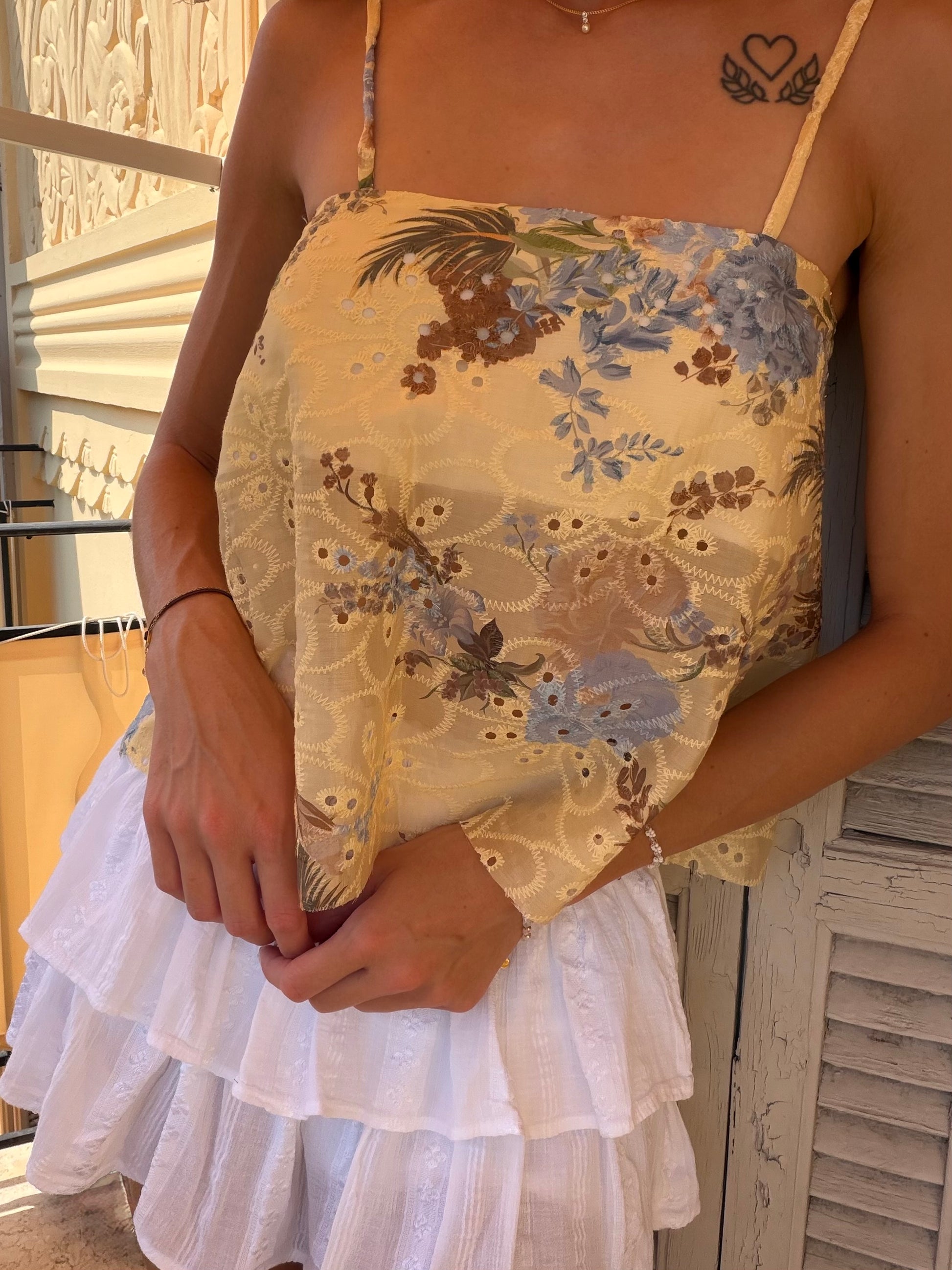 Top à bretelles en broderie