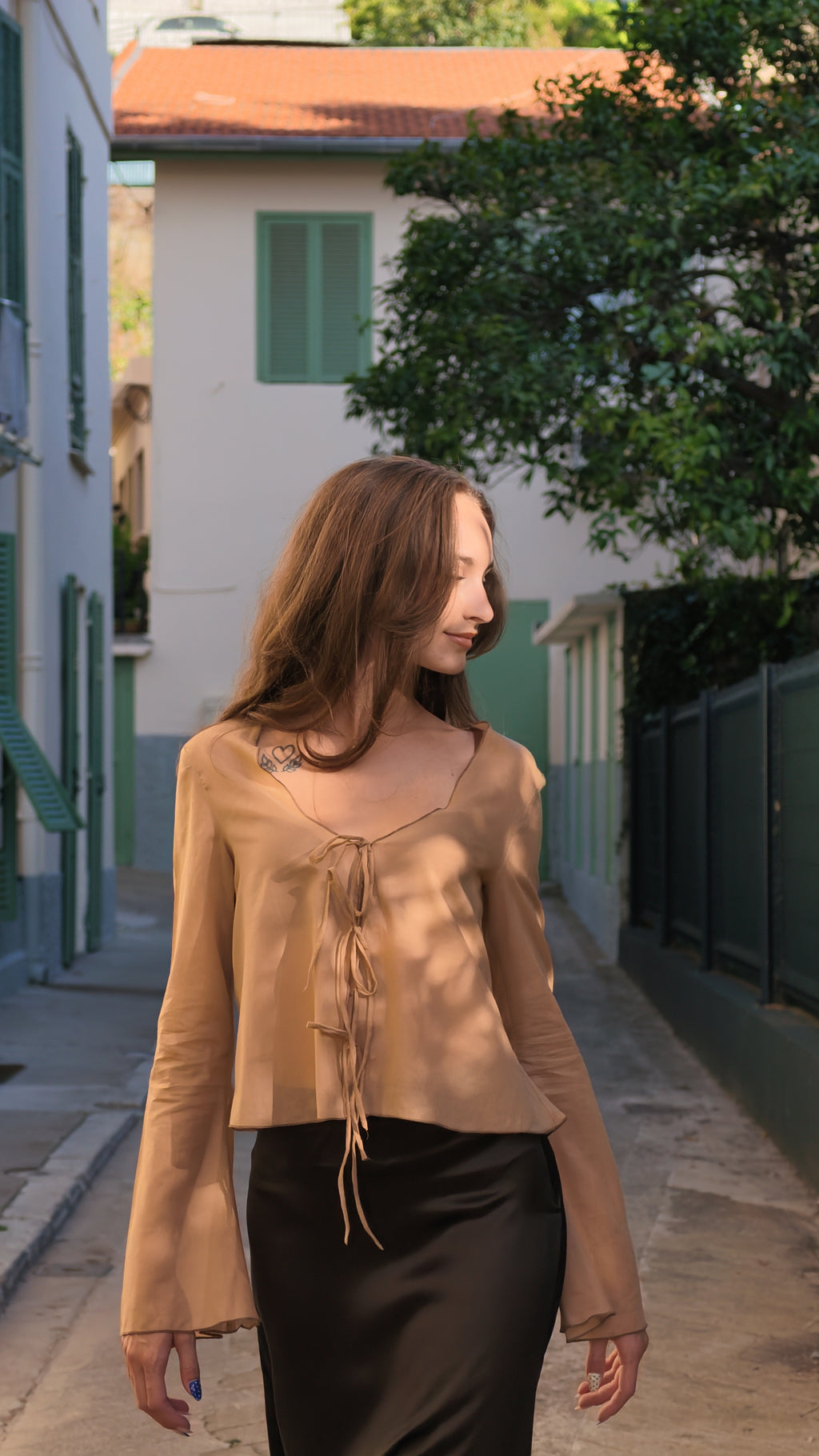 Blouse évasée à noeuds