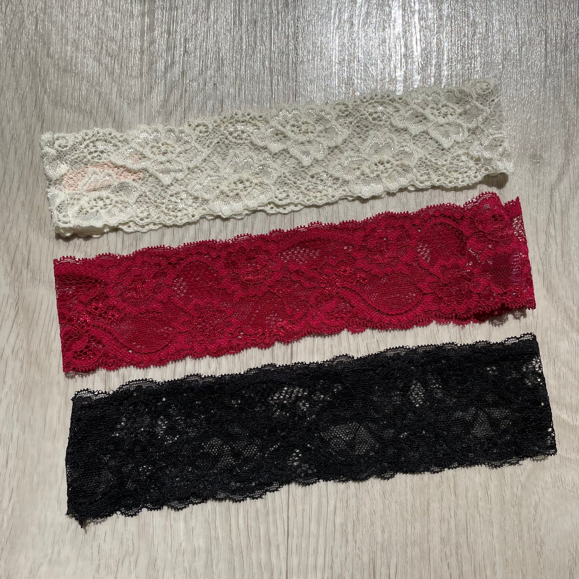 Trio de bandeaux en dentelle