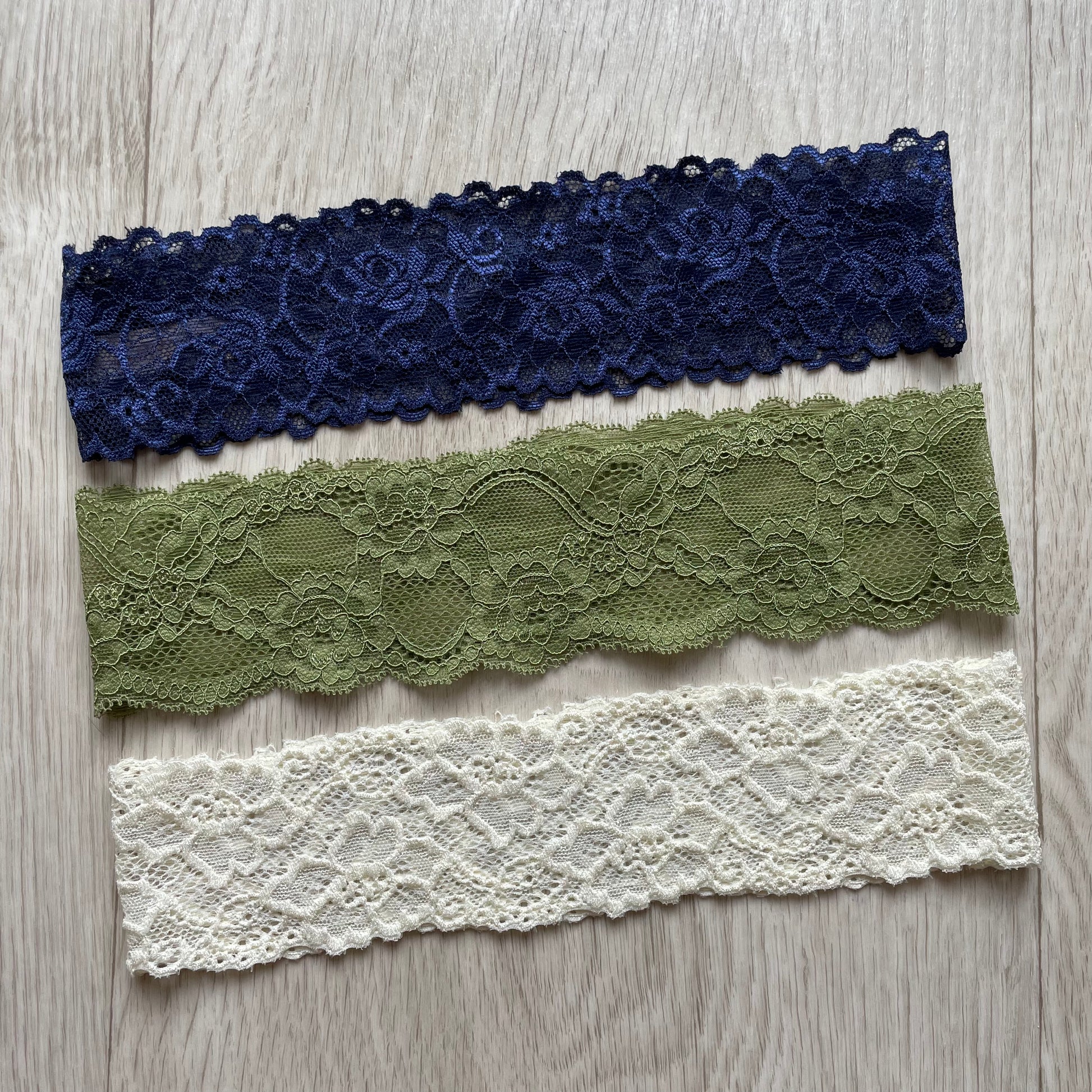 Trio de bandeaux en dentelle