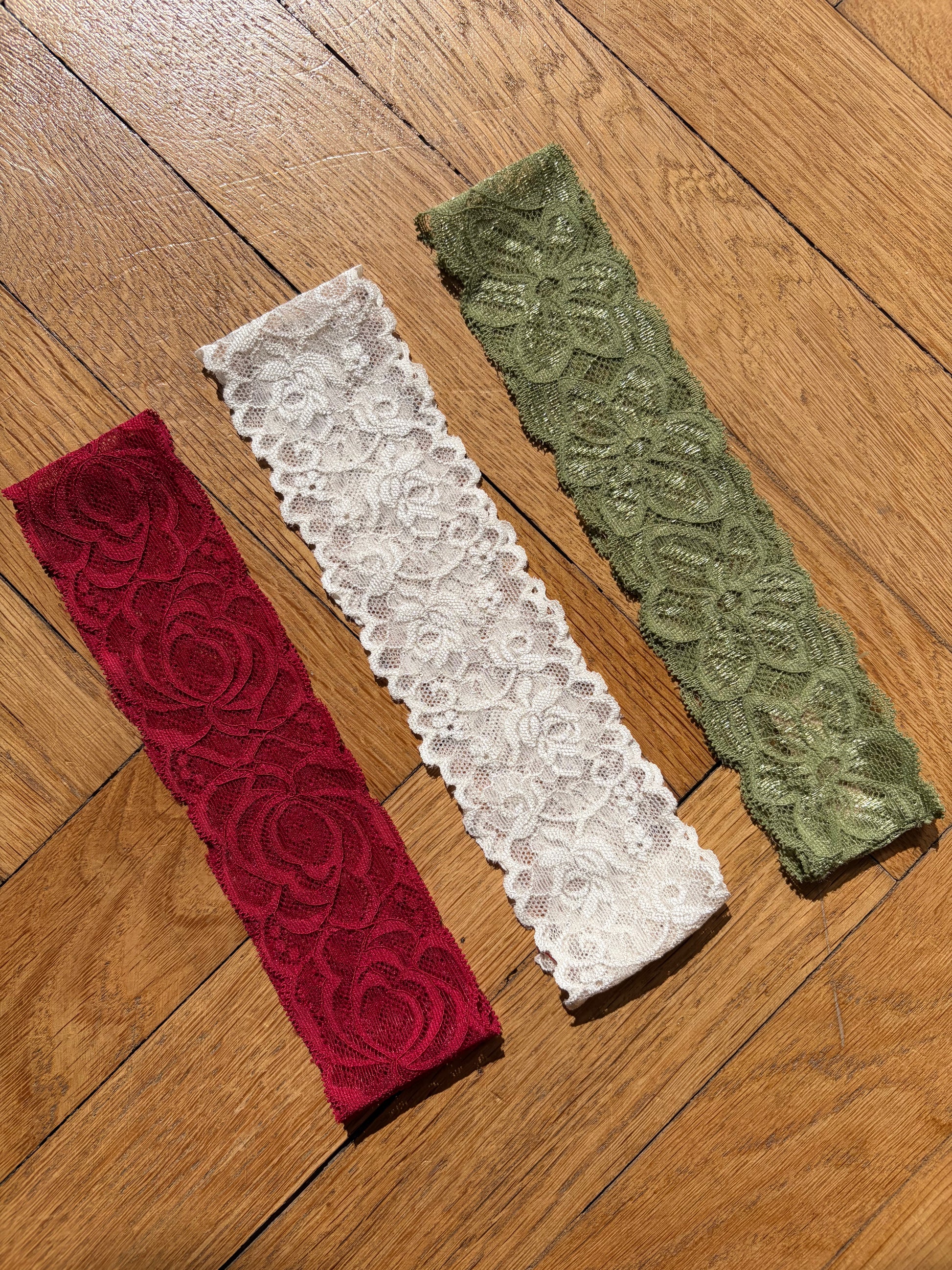 Trio de bandeaux en dentelle