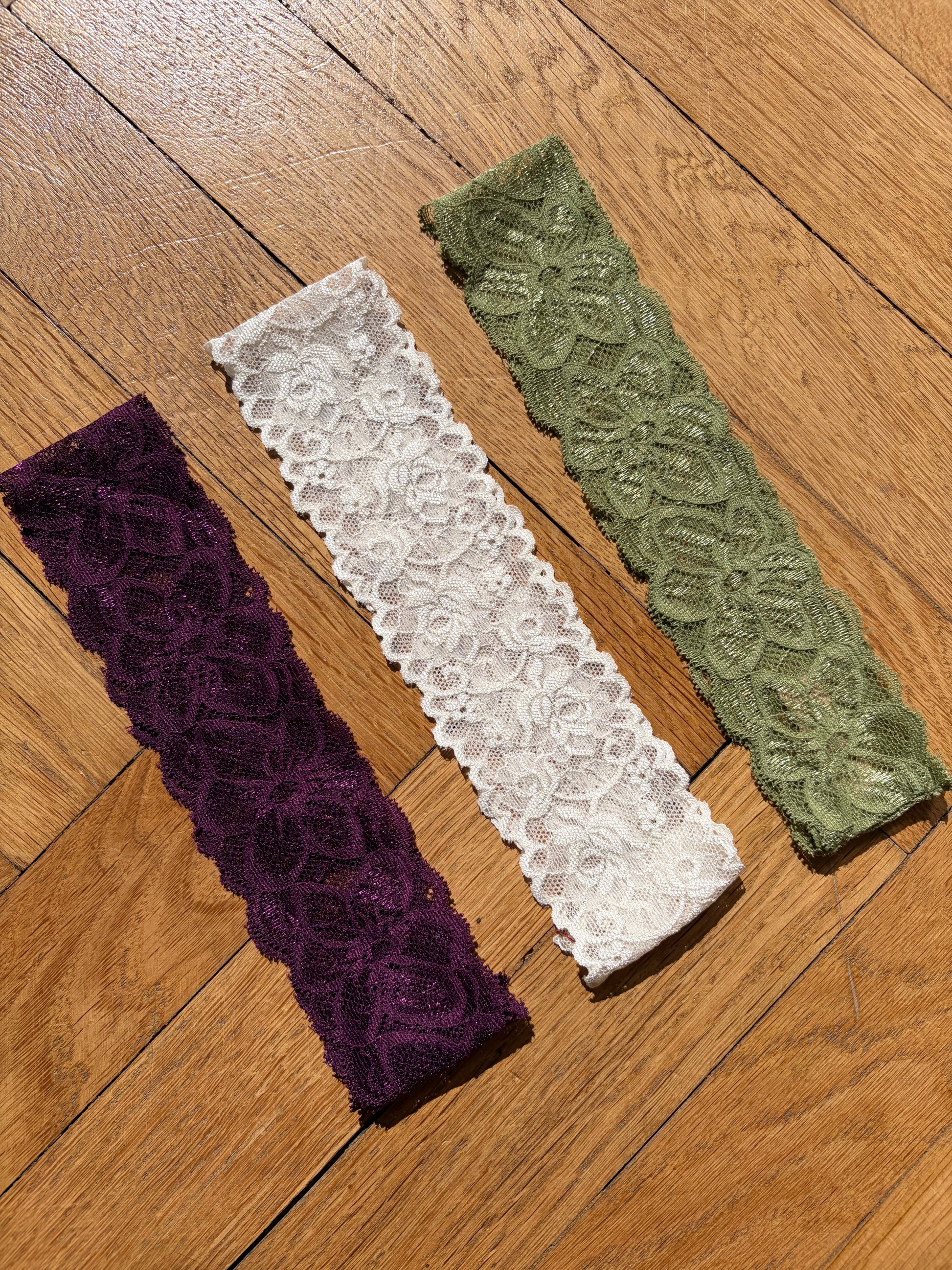 Trio de bandeaux en dentelle