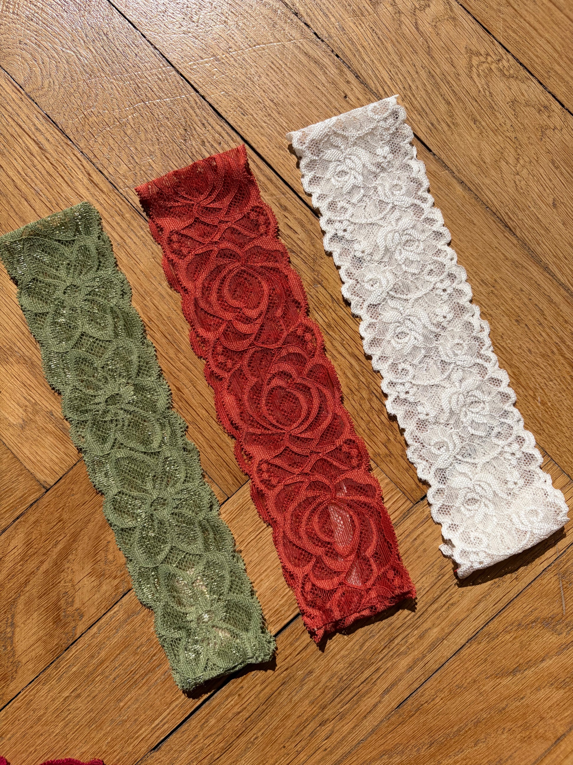 Trio de bandeaux en dentelle