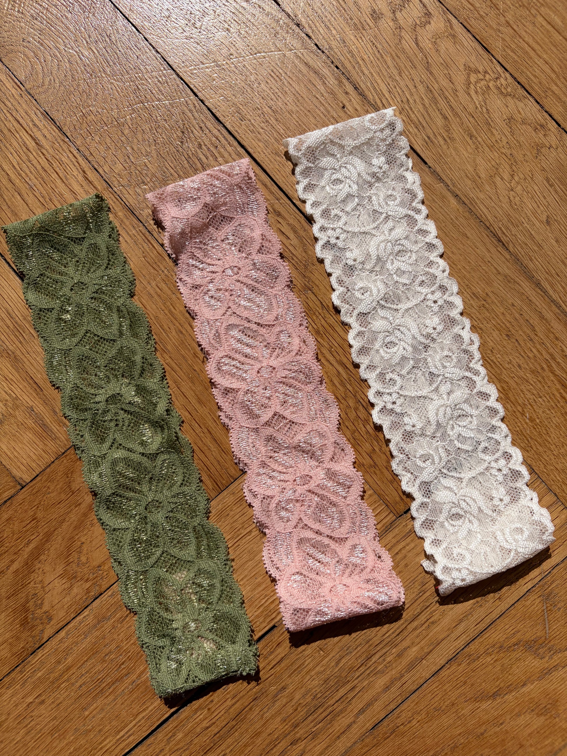 Trio de bandeaux en dentelle