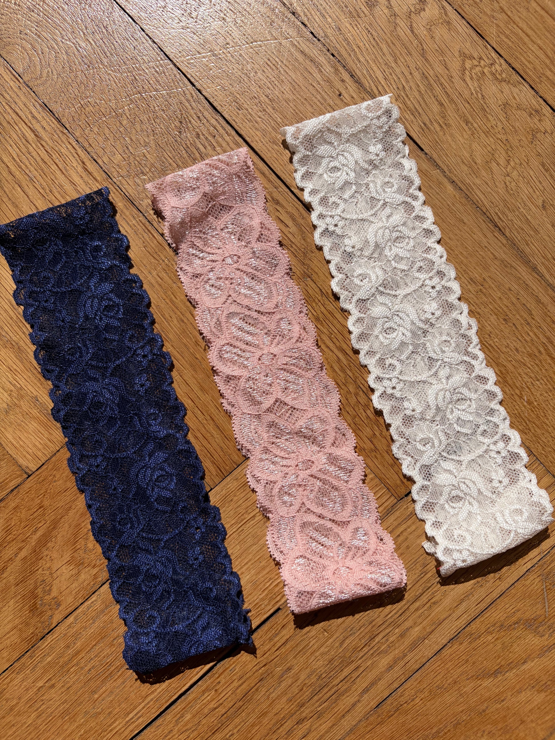 Trio de bandeaux en dentelle