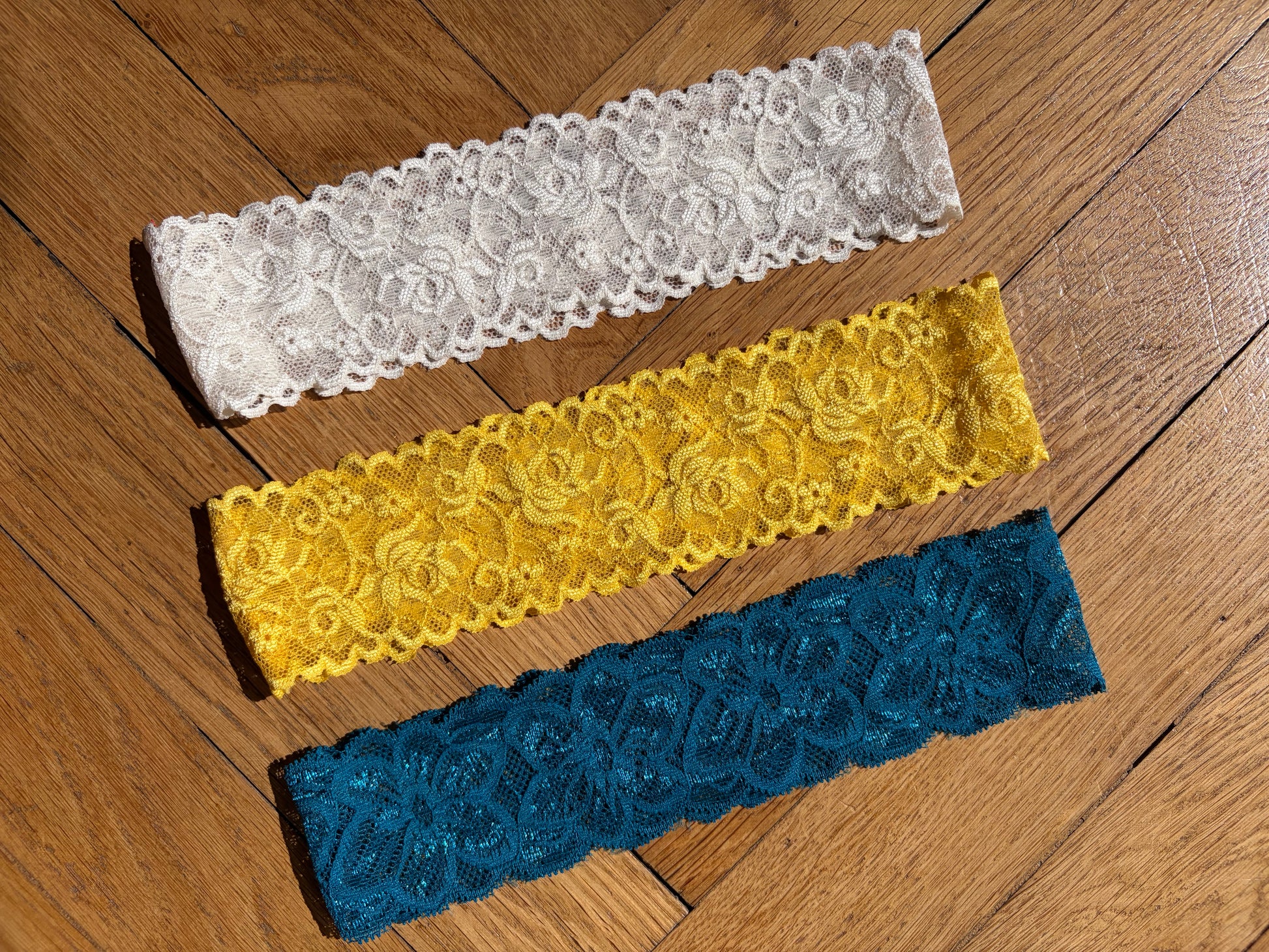 Trio de bandeaux en dentelle