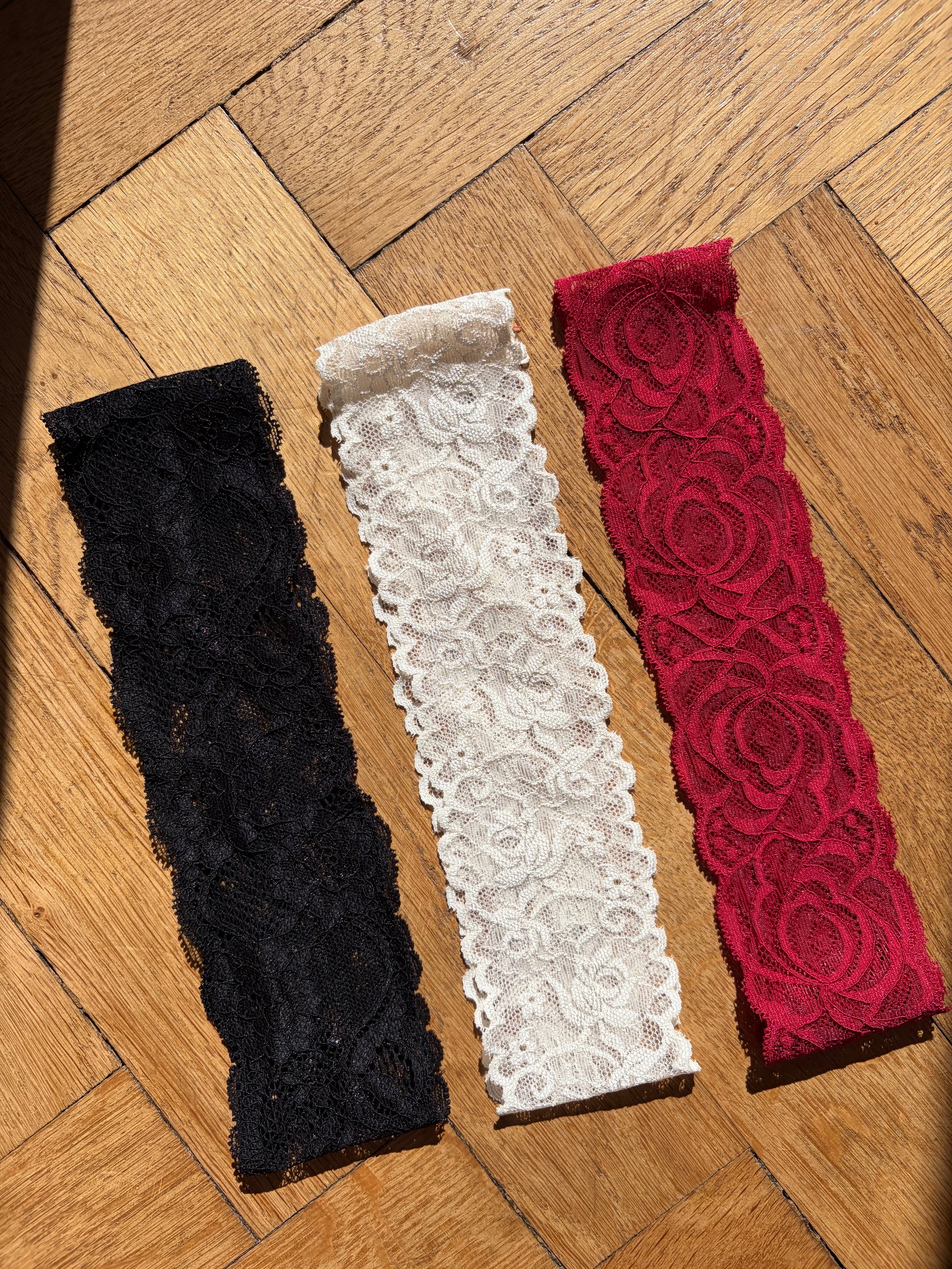 Trio de bandeaux en dentelle