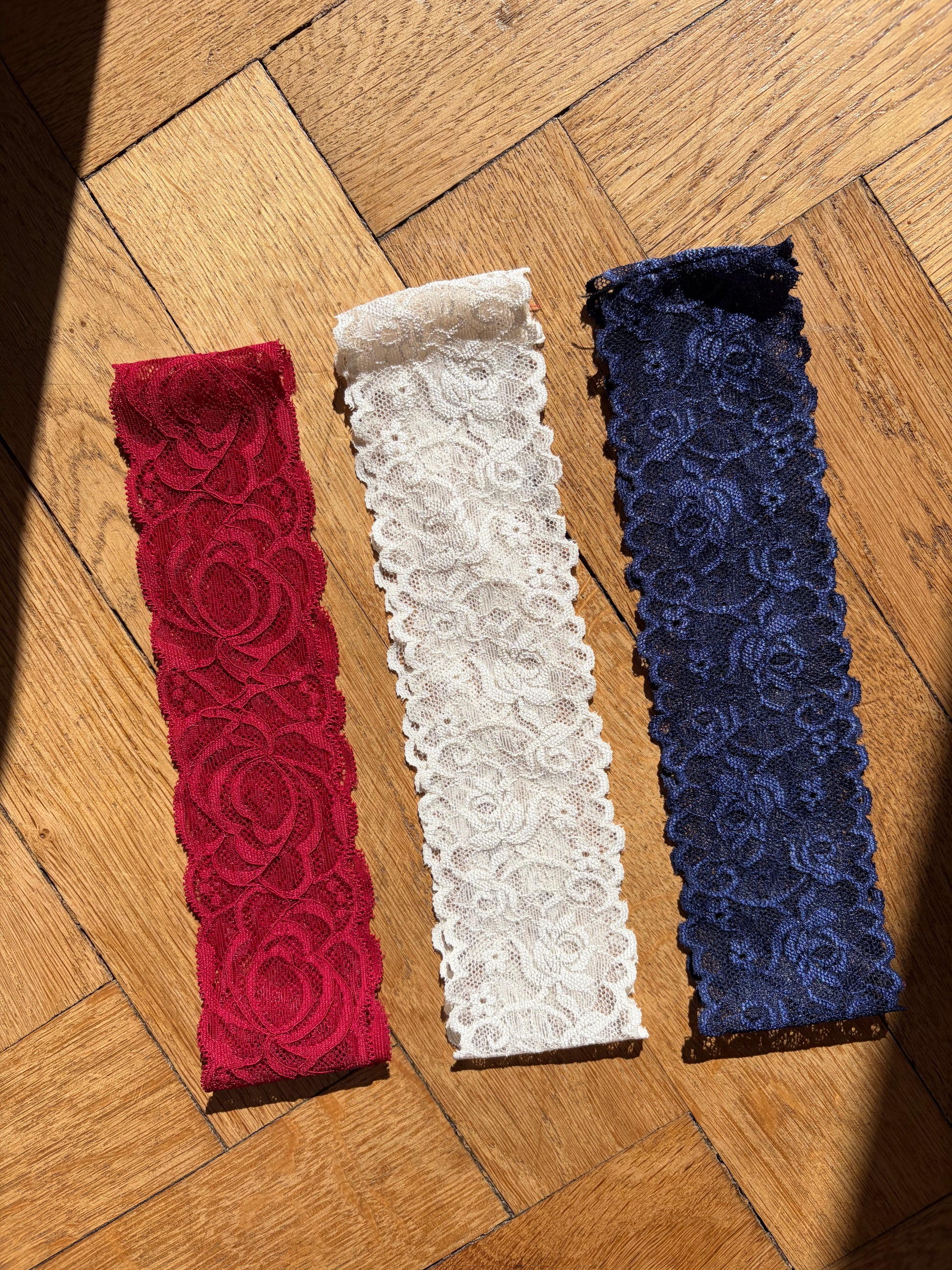 Trio de bandeaux en dentelle