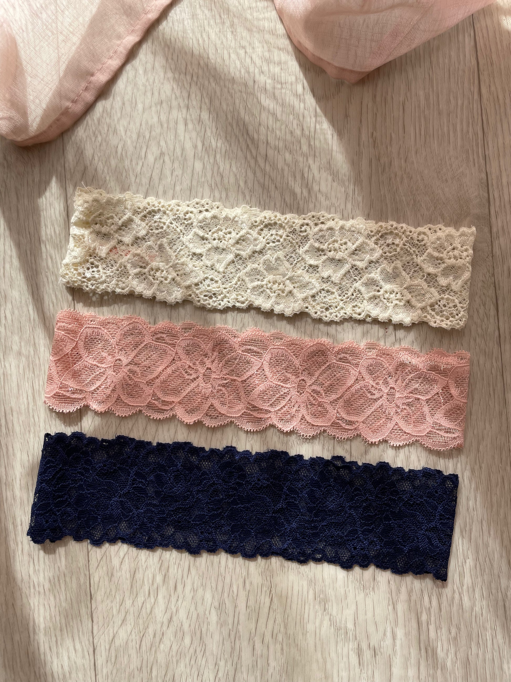 Trio de bandeaux en dentelle