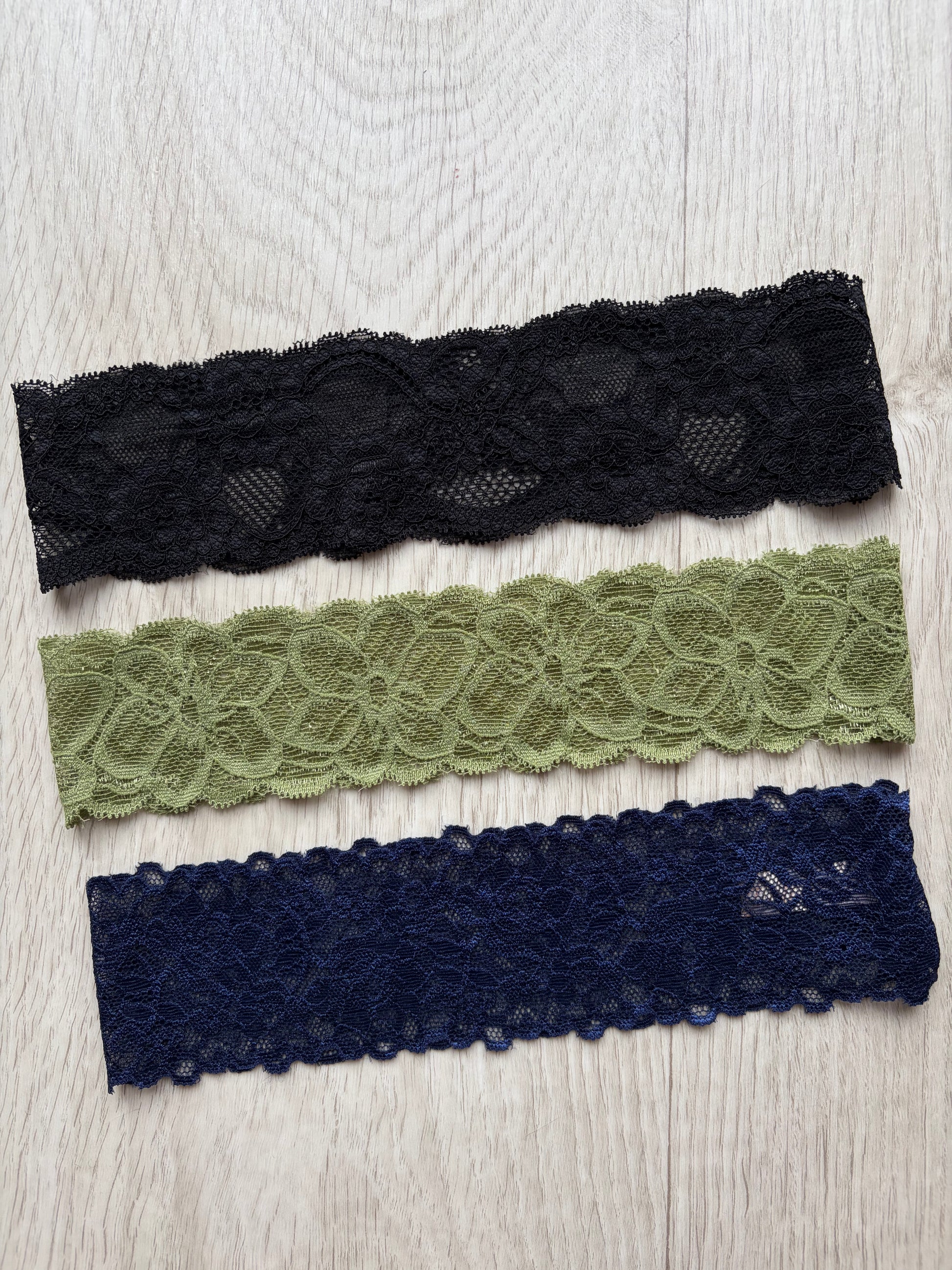 Trio de bandeaux en dentelle