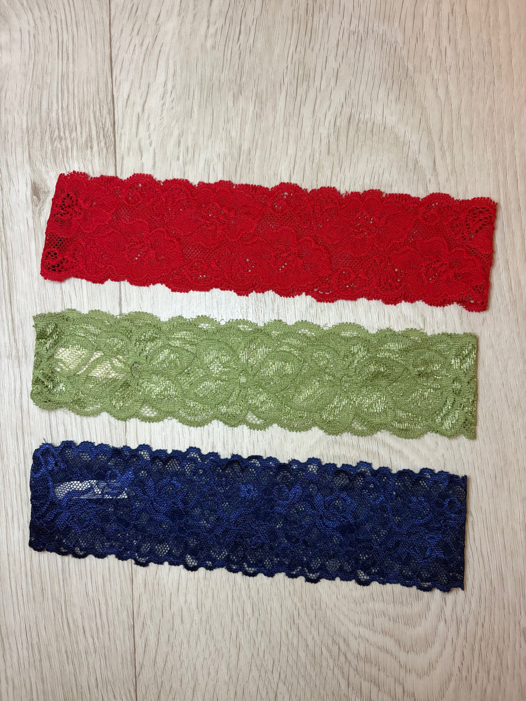 Trio de bandeaux en dentelle
