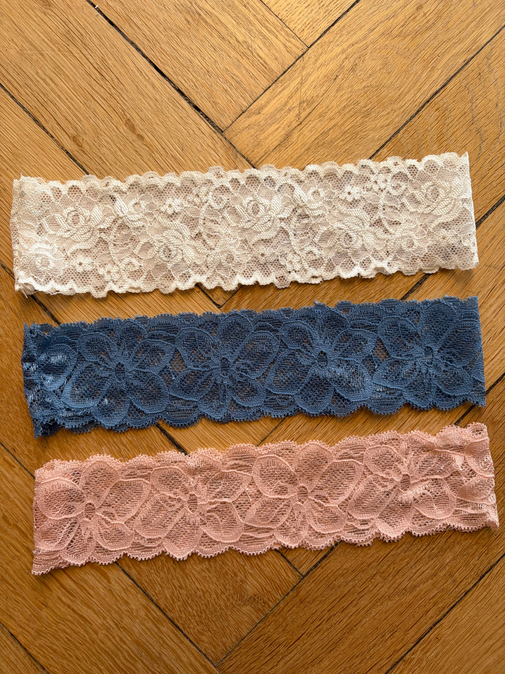 Trio de bandeaux en dentelle