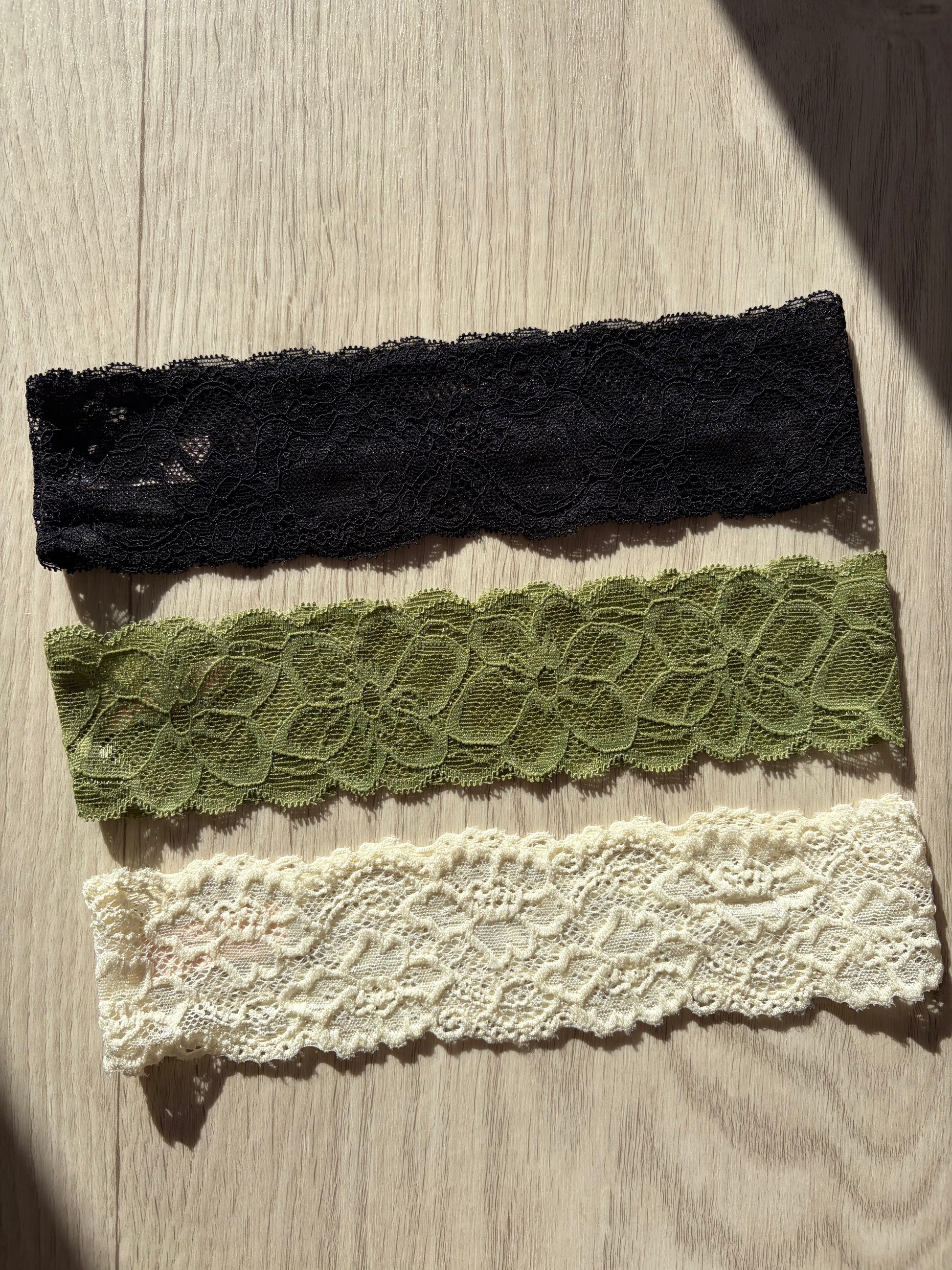 Trio de bandeaux en dentelle