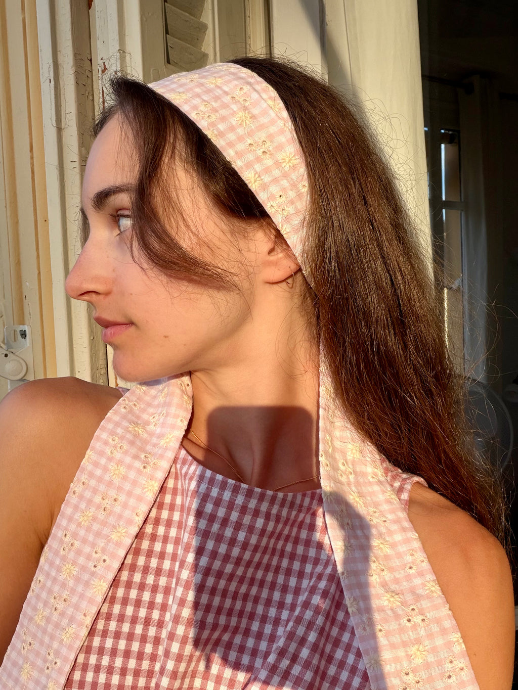 Le Bandeau long rose brodé