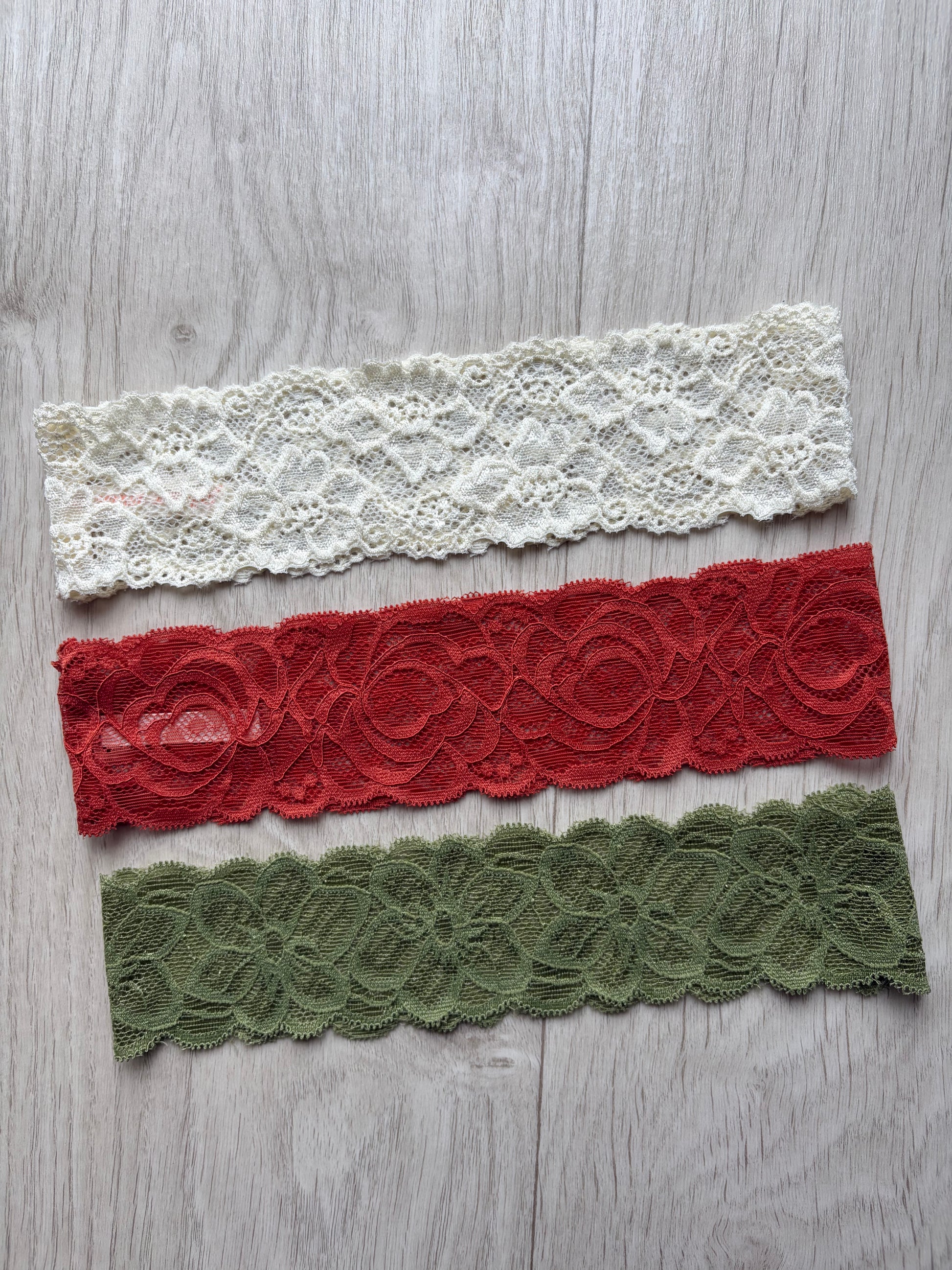 Trio de bandeaux en dentelle