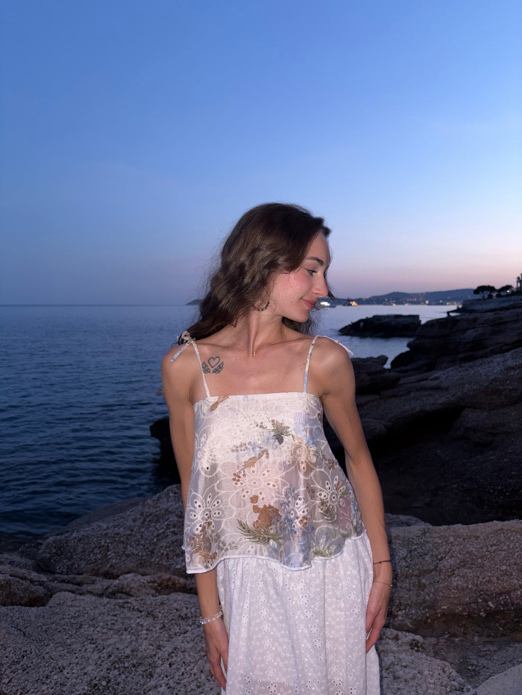 Top à bretelles en broderie