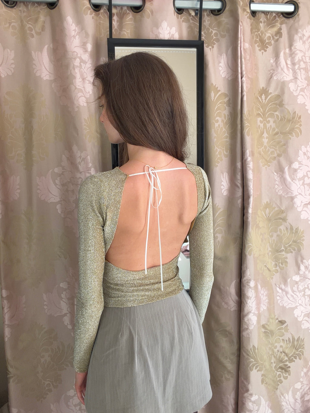 Haut dos nu à paillettes