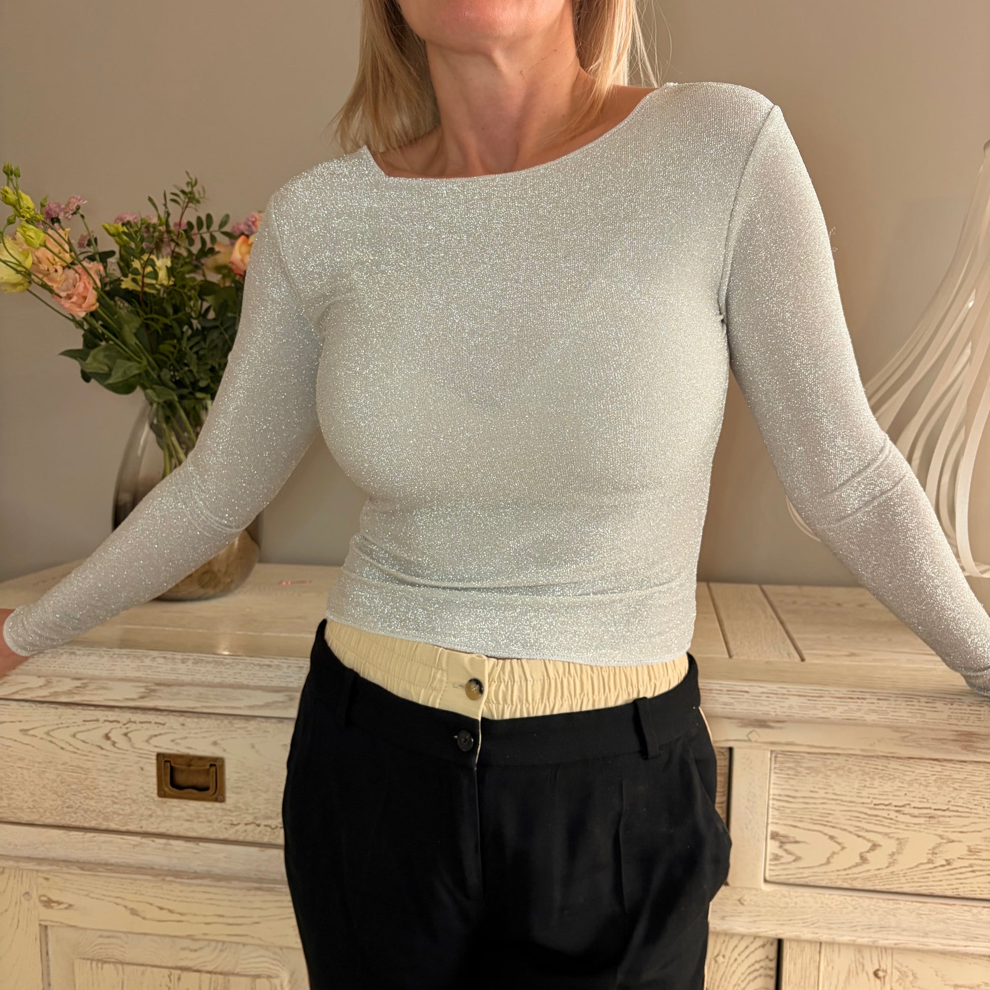 Haut dos nu à paillettes