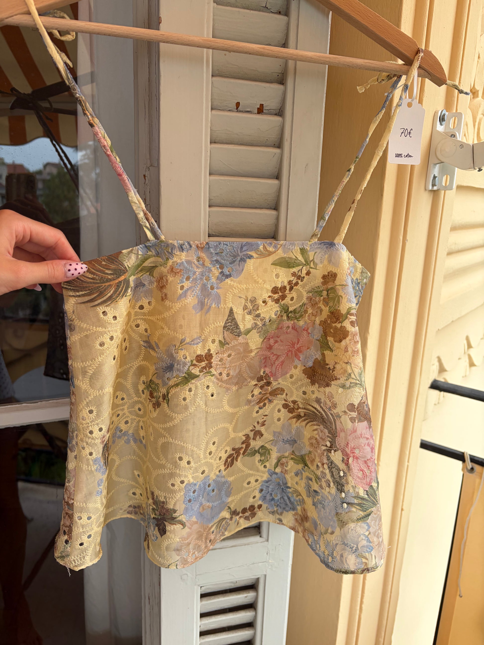 Top à bretelles en broderie